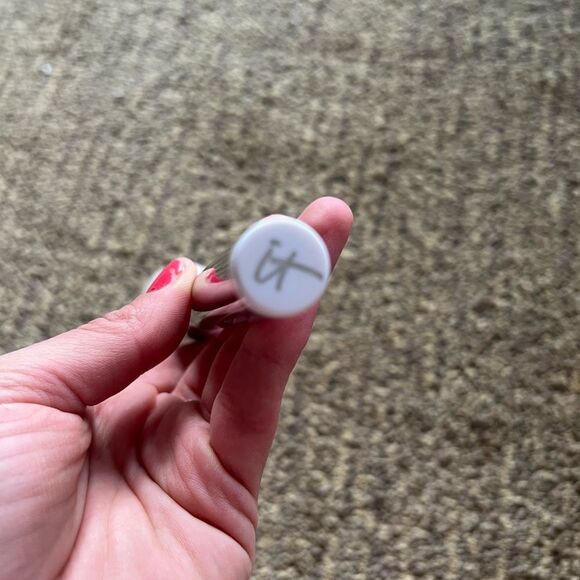 It Cosmetics Skin Perfecting Brush - Picture 2 of 6